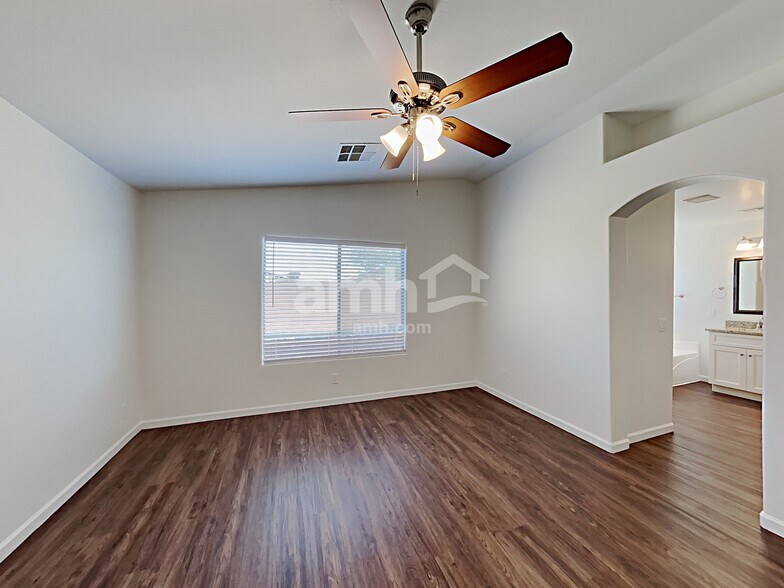 Building Photo - 17211 W Watkins St