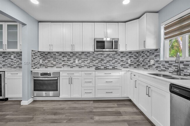 Building Photo - 609 N 46th Ave