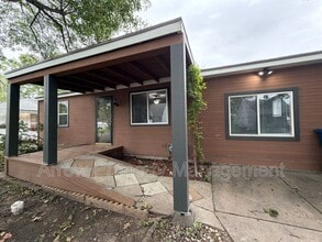 Building Photo - 2122 N 32nd St