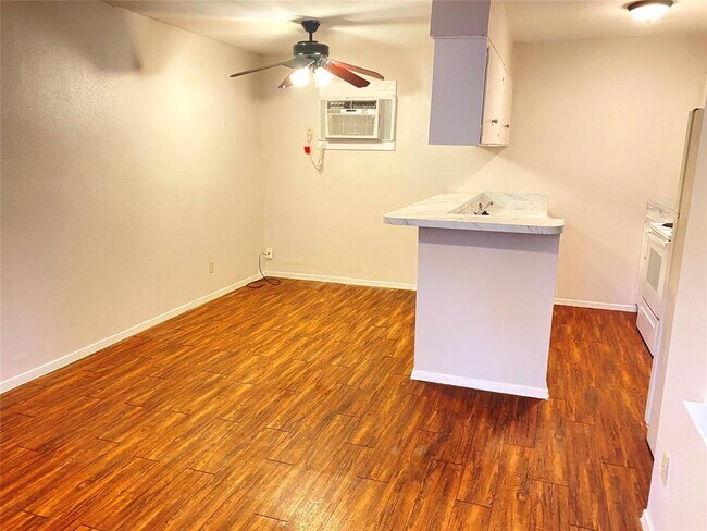 Building Photo - 3119 Tom Green St