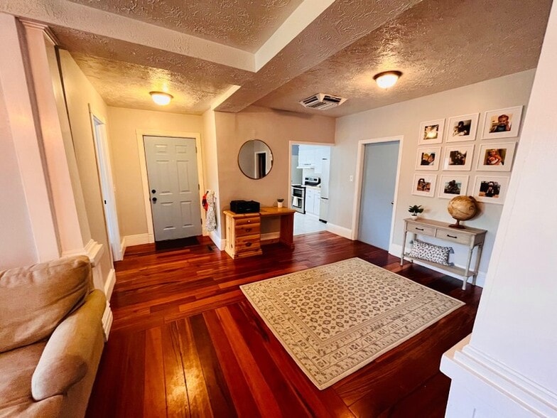 Building Photo - 722 W 400 N