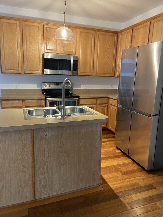 Building Photo - 42710 Cool Breeze Square