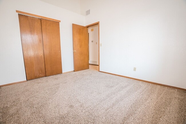 Building Photo - Contemporary home with 3 bedrooms, 2 bath, 2 car garage, A/C, Fenced Yard