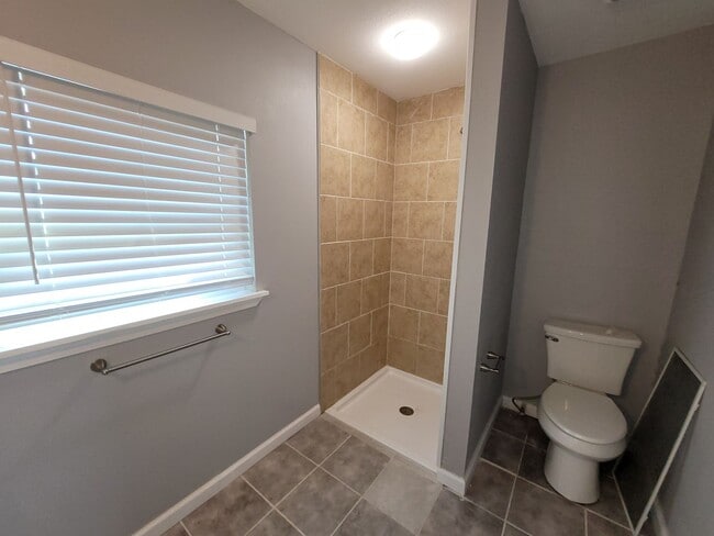 Building Photo - 234 Senisa Dr