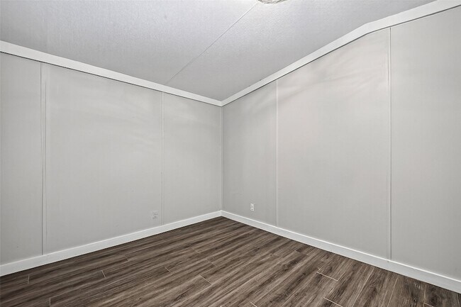 Building Photo - 2122 Koster Rd