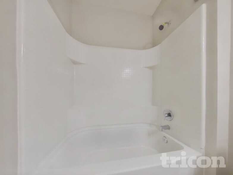 Building Photo - 2449 Valhalla Dr