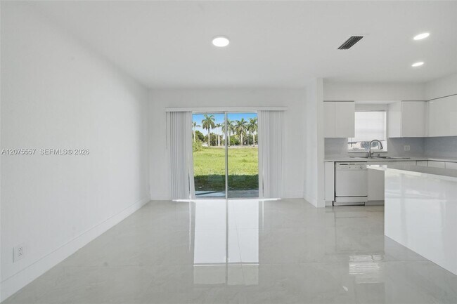 Building Photo - 11000 NW 21st Ct