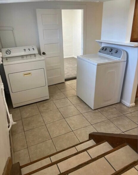 Building Photo - 1570 Newton St