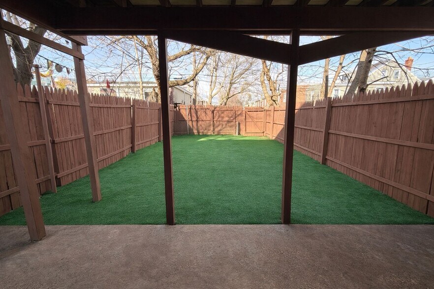 Building Photo - 709 W Marshall St