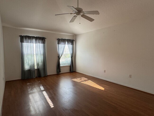 Building Photo - Available Now! Spacious 4-Bedroom, 2-Bath ...