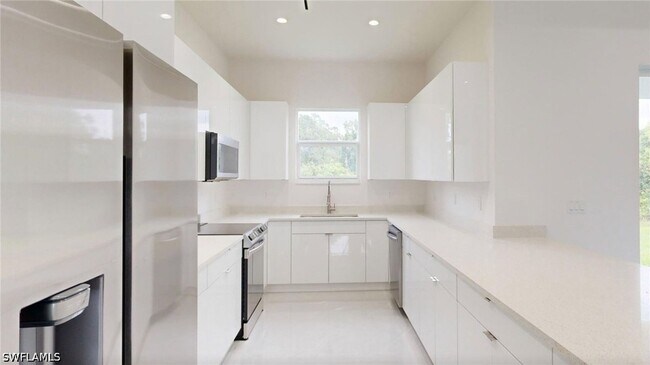 Building Photo - 6048 Stratton Rd