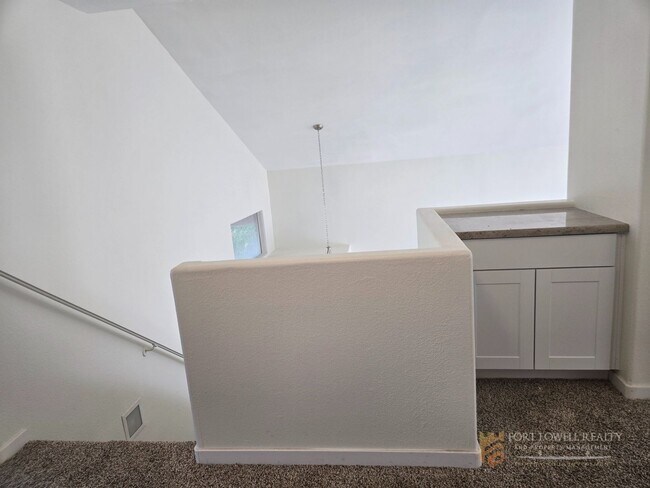 Building Photo - Fully remodeled, spacious 3 bed 2.5 bath, two-story home in Phoenix