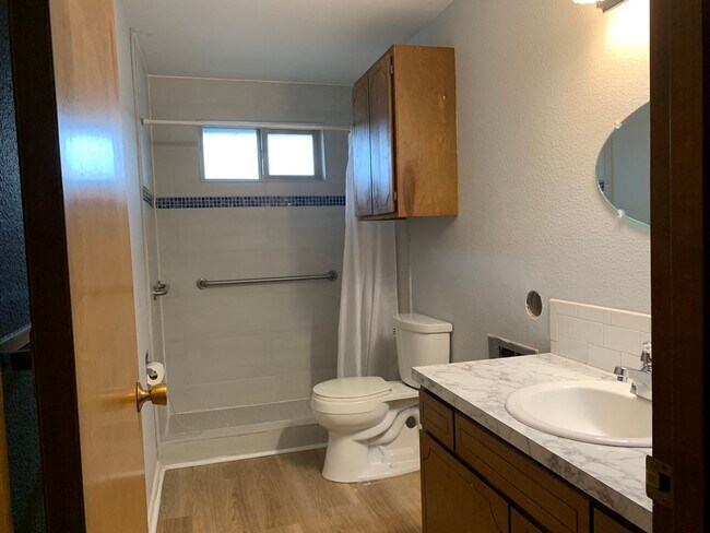 Building Photo - 310/312-Duplex