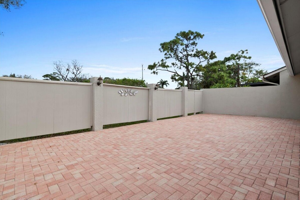 Building Photo - 12775 Spinnaker Ln