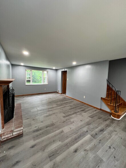Living room - 3642 Linden Ave