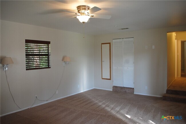 Building Photo - 13019 W Adams Ave