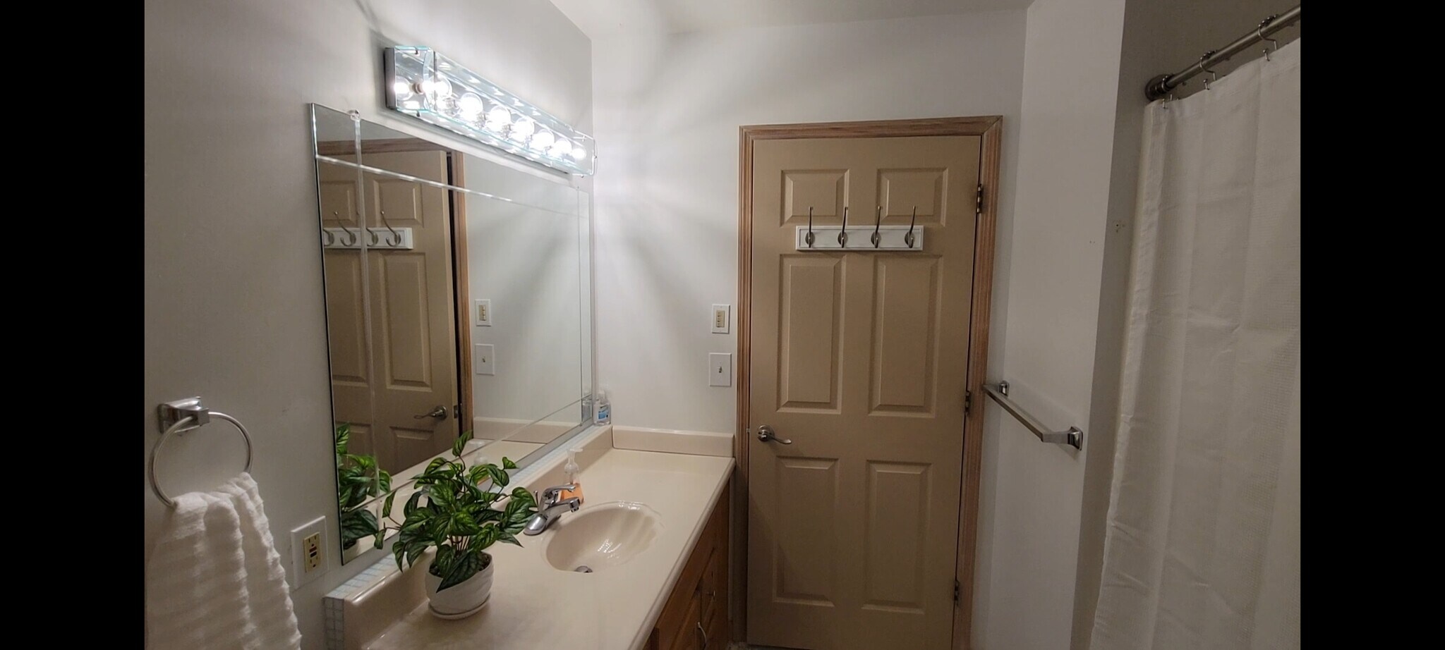 Bathroom 2 - 1835 River Rd