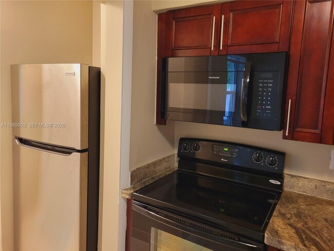 Building Photo - 2504 NW 9th Ln