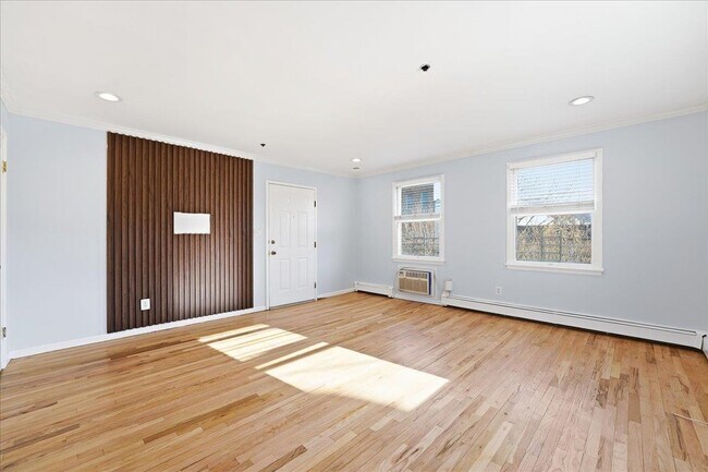 Building Photo - 600 Jefferson St