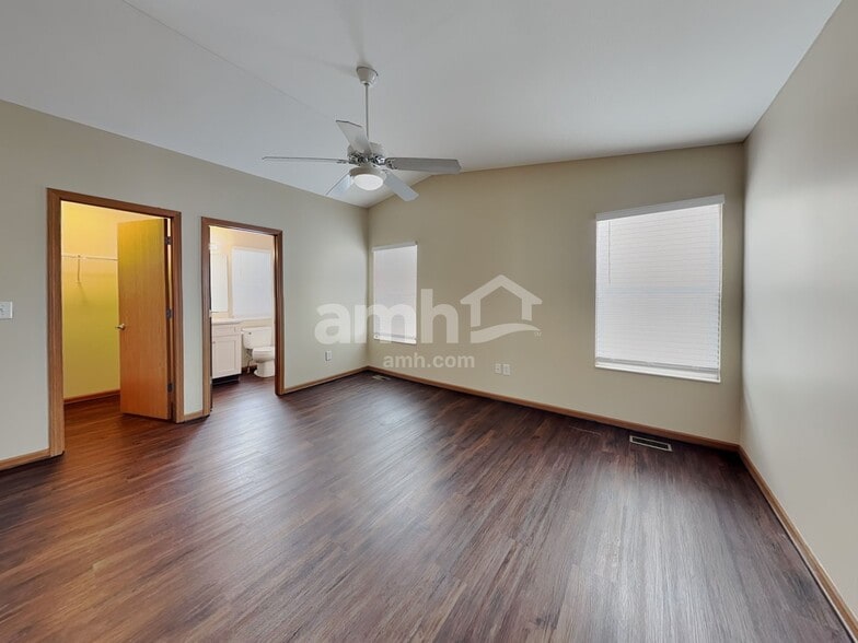 Building Photo - 8023 Crete Ln