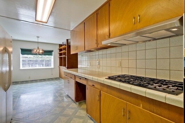 Building Photo - 160 Kit Carson Ct