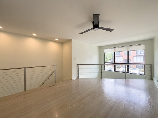 Building Photo - 949 W Grace St