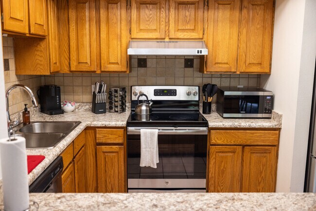 Building Photo - 3565 Summer Estates Cir
