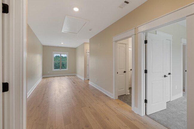 Building Photo - 1201 Askew Trl
