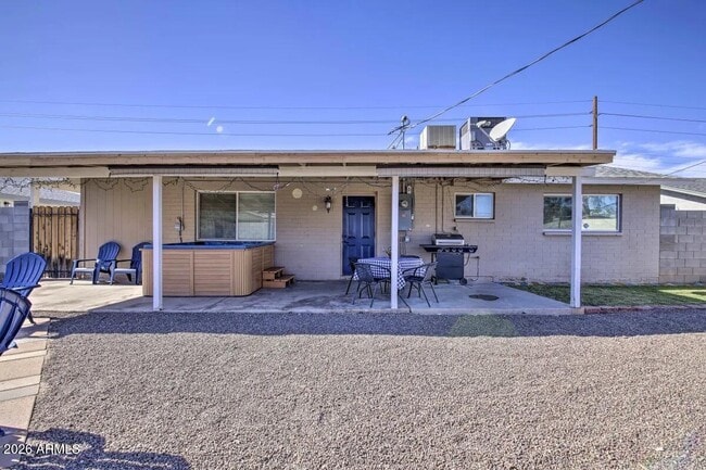 Building Photo - 609 S Priest Dr