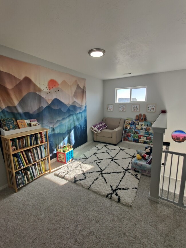 Building Photo - 1690 SW Gabar Ct