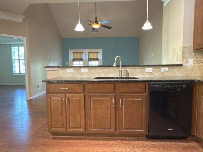 Building Photo - 3 Bedroom, 2.5 Bath, Loft, 2-Car Garage Ho...