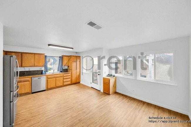 Building Photo - 12526 Pinehurst St