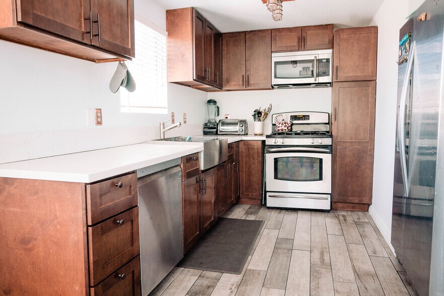 Building Photo - 2631 S Rimpau Blvd