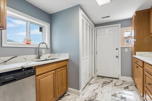 Building Photo - 1428 24th St