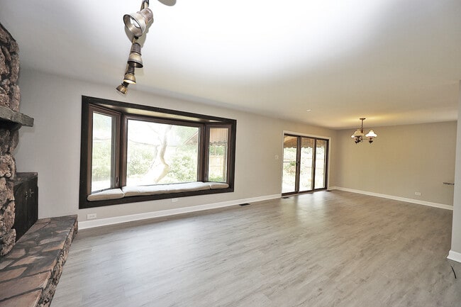 Building Photo - 661 Sycamore Dr