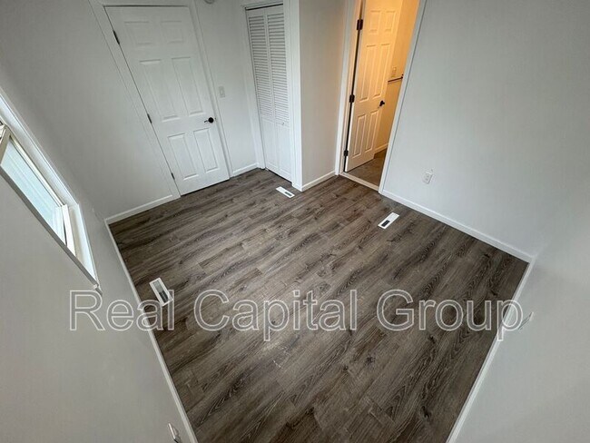 Building Photo - 117-119 Odell St