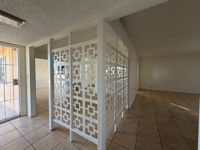 Building Photo - Spacious 3 Bedroom 2 Bathroom House For Rent