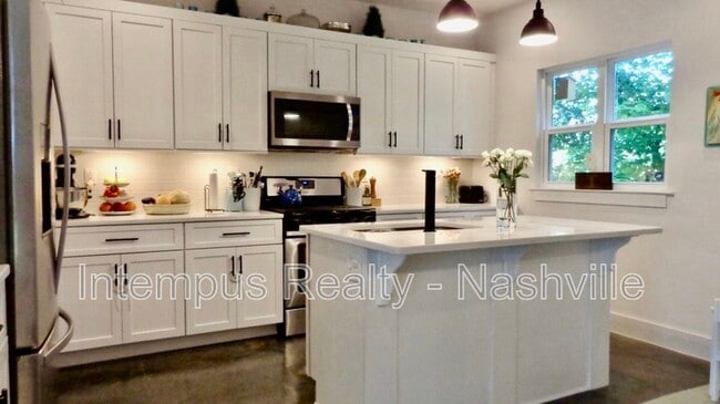 Building Photo - 3211 Anderson Pl