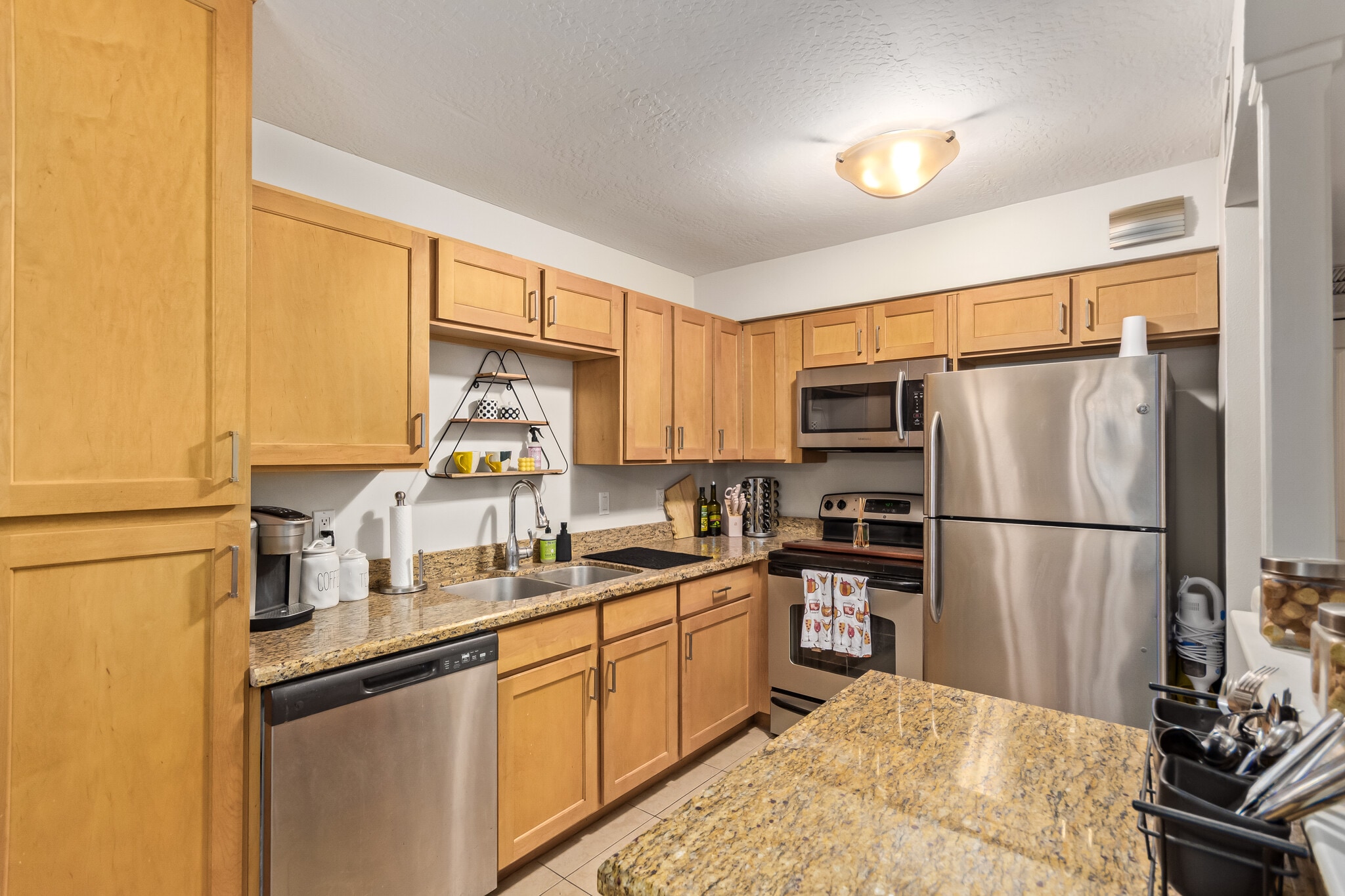 Building Photo - 1225 E Medlock Dr