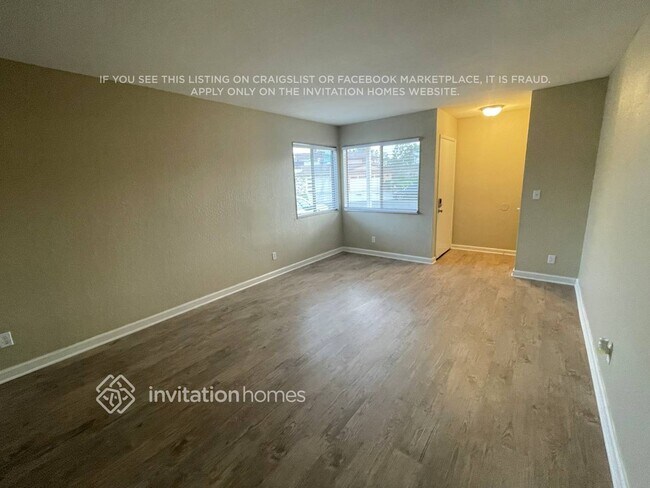 Building Photo - 1217 E Radbard St