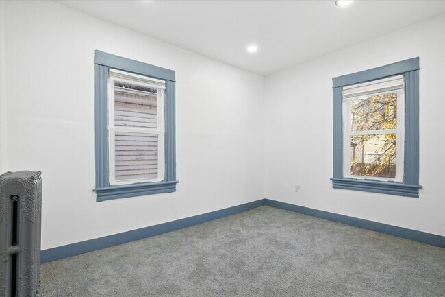 Building Photo - 940 Monroe Ave