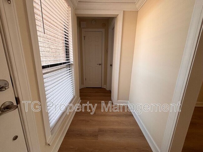 Building Photo - 7823 Fawn Brook Cir E