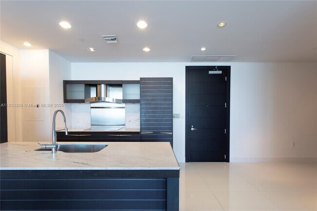 Building Photo - 200 Biscayne Blvd Way