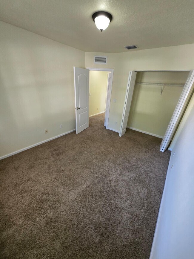 Building Photo - 4701 Cohune Palm Ct