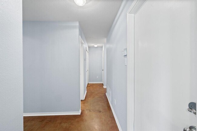 Building Photo - 3321 Winding River Trail