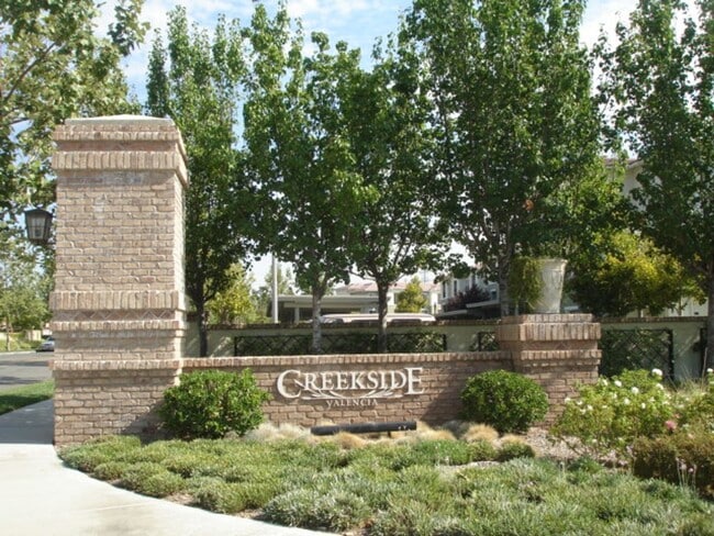 Building Photo - 3-Bedroom Home with Fresh Paint in Creekside of Valencia!