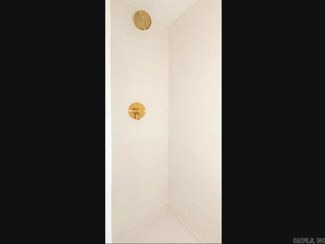 Building Photo - 107 N Summit St