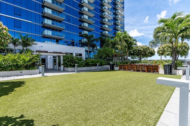 Building Photo - Stylish 1-Bedroom Unit at THE COLLECTION w...