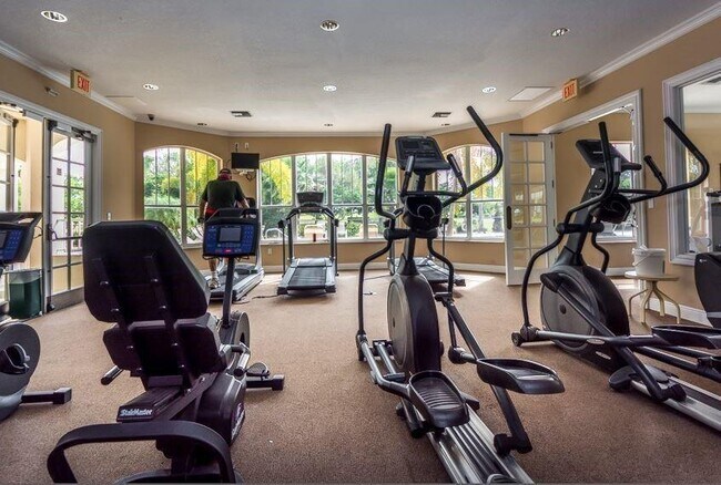 Building Photo - 5090 Fairways Cir