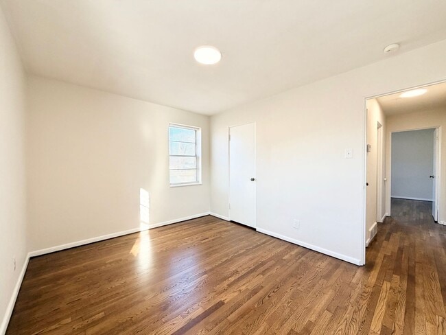 Building Photo - The Pointe at Willmore Park